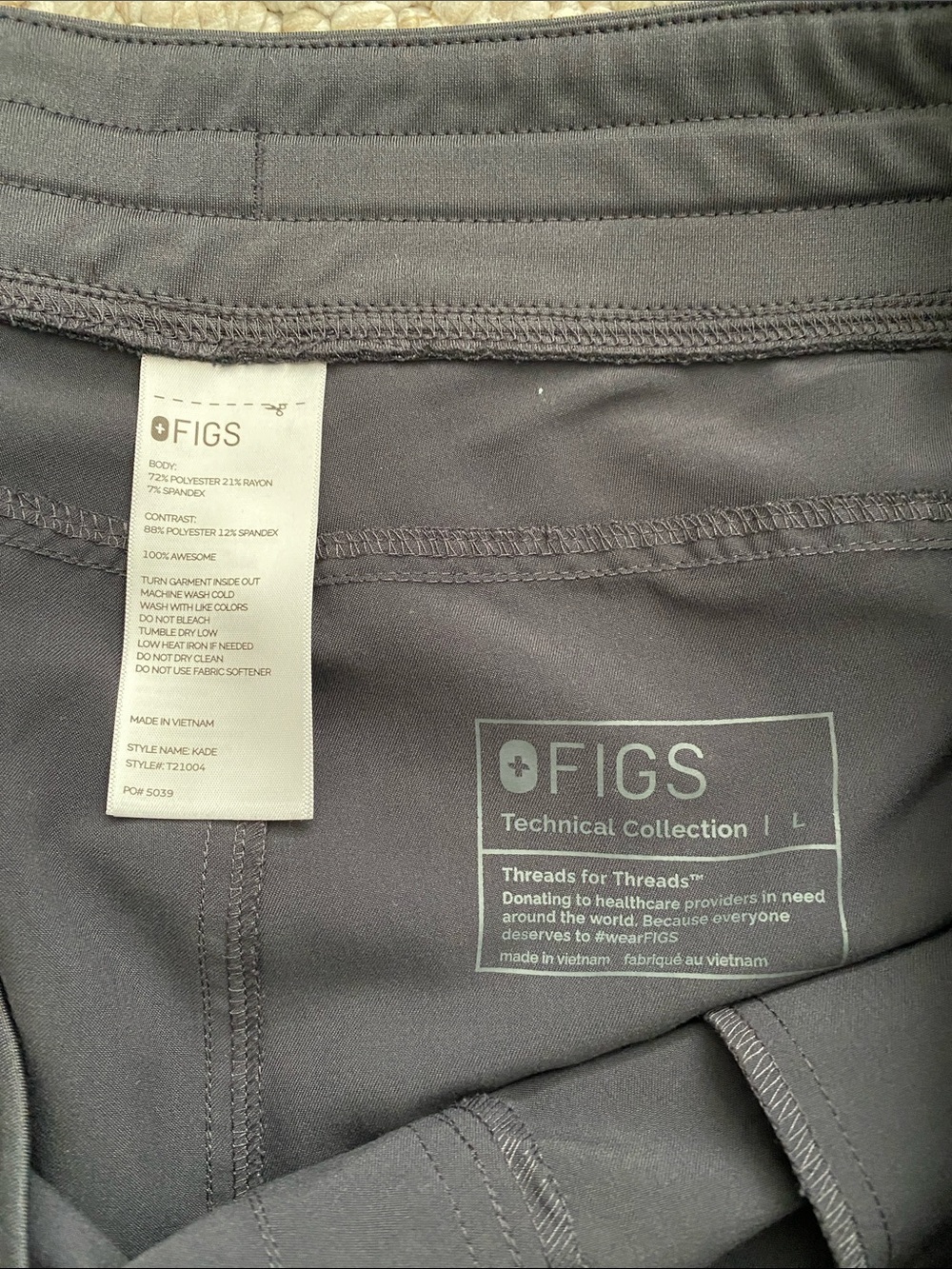 Figs Kade scrub pants with Red Drawstring size large - Picture 2 of 4